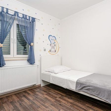 Apartament Family Jelavic Vrgorac Zewnętrze zdjęcie